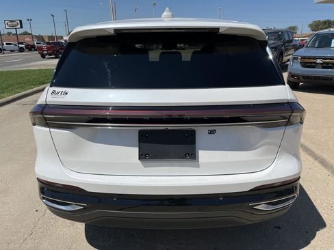 Used 2024 Lincoln Nautilus Premier image 7