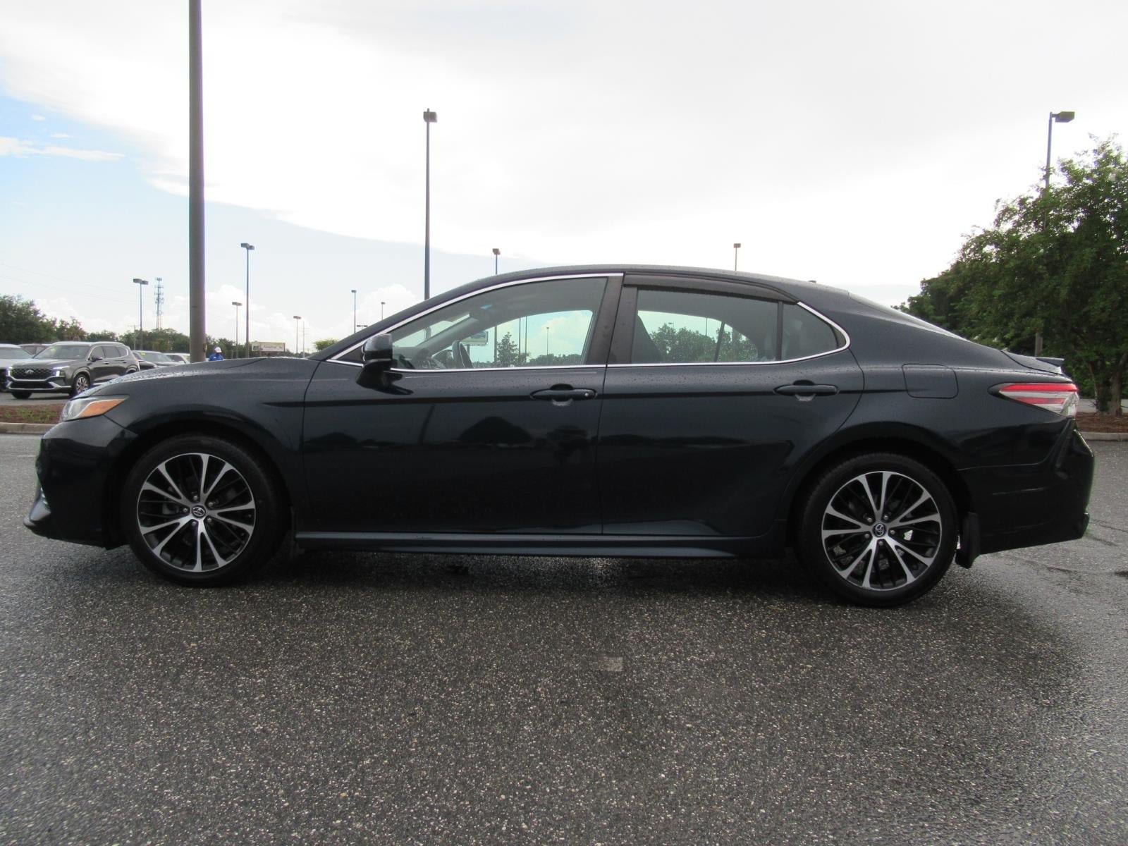 Used 2019 Toyota Camry SE FWD image 4
