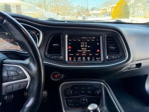 Used 2015 Dodge Challenger SRT w/ Technology Group image 14