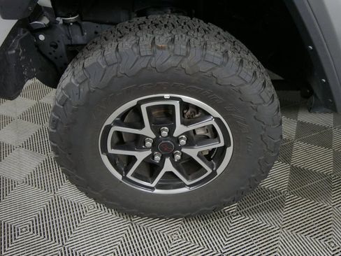 Used 2025 Jeep Wrangler Unlimited Rubicon AWD/4WD image 13