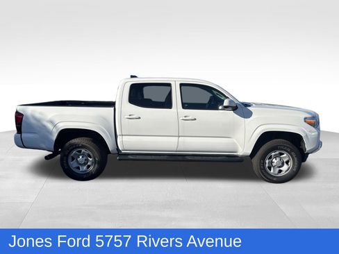 Used 2022 Toyota Tacoma SR image 3