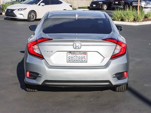 Used 2018 Honda Civic EX image 3