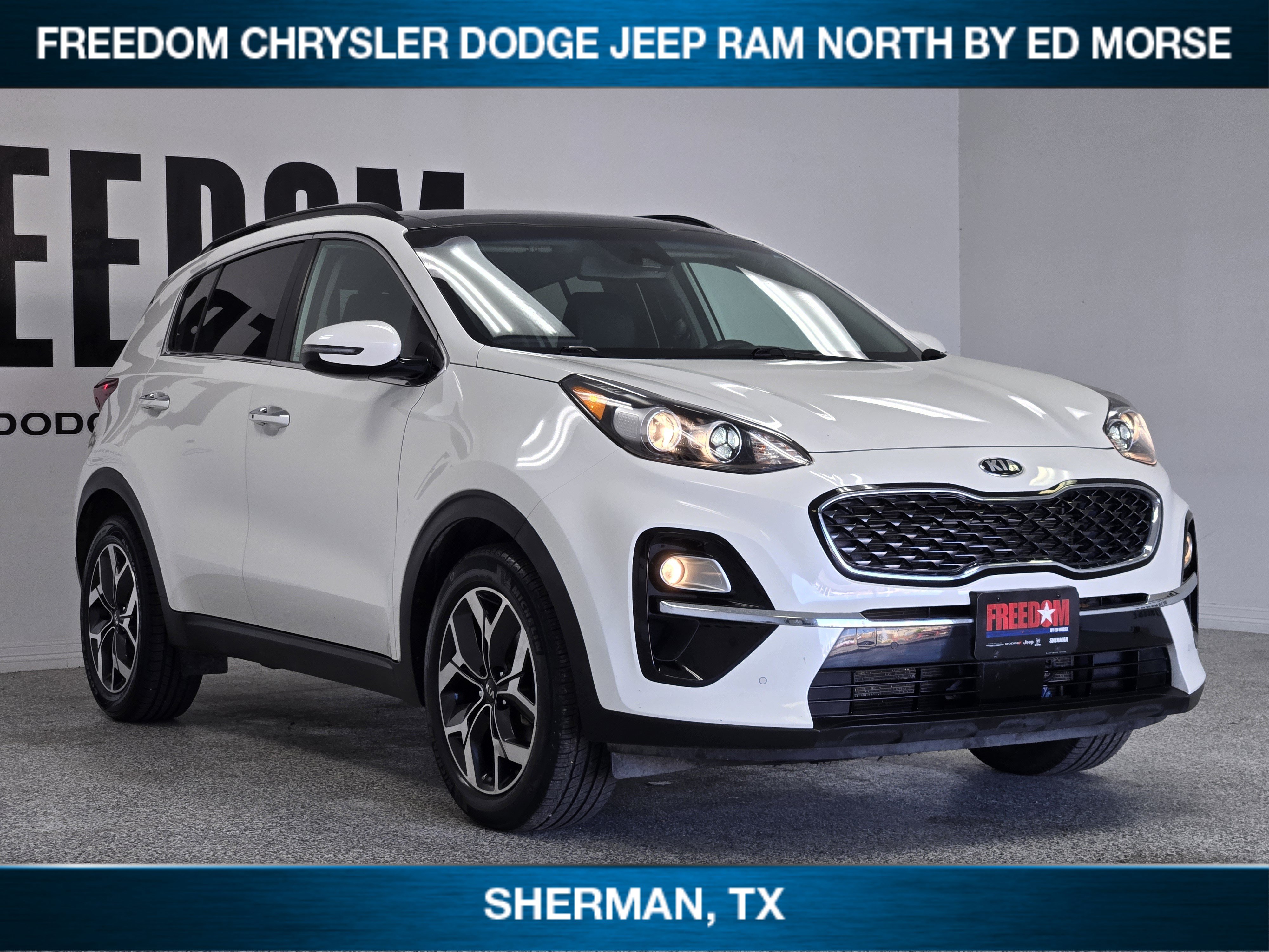 Used 2021 Kia Sportage EX w/ EX Technology Package FWD image 2
