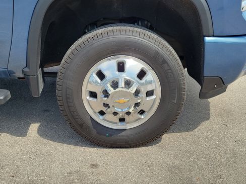 Used 2024 Chevrolet Silverado 3500 High Country w/ Technology Package AWD/4WD image 7