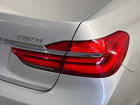 Used 2017 BMW 750i xDrive AWD/4WD image 34