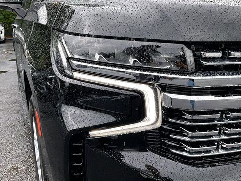 Used 2024 Chevrolet Suburban Premier AWD/4WD image 31