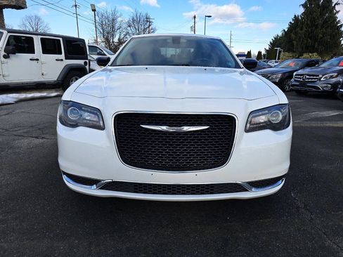 Used 2019 Chrysler 300 Touring w/ Sport Appearance Package image 8