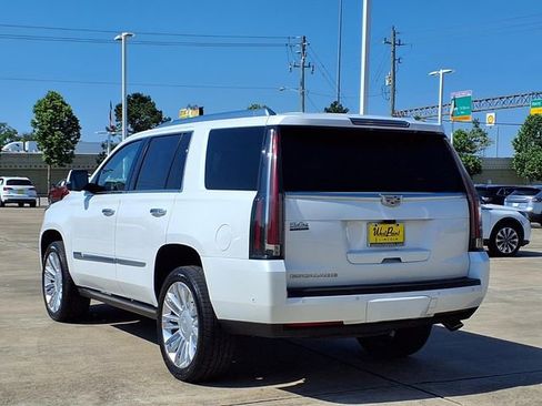 Used 2018 Cadillac Escalade Platinum AWD/4WD image 23