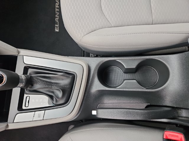 Used 2020 Hyundai Elantra SEL FWD image 29
