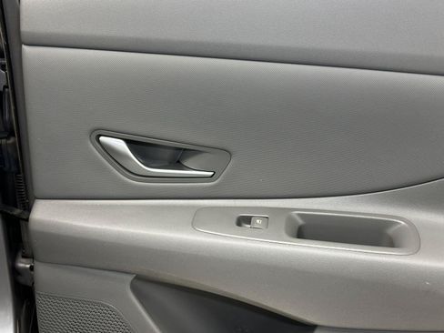 Used 2025 Hyundai Elantra SEL FWD image 34
