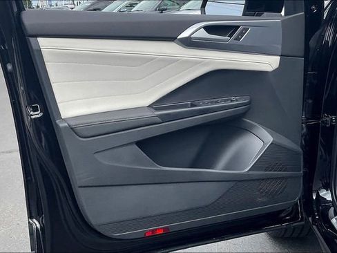 New 2025 Volkswagen Taos SEL image 22