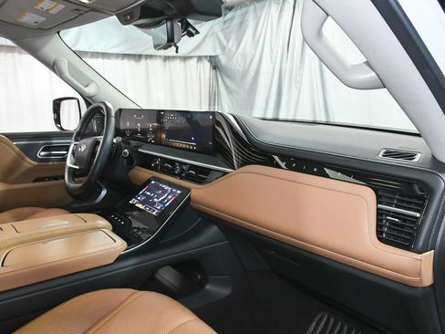 Used 2025 INFINITI QX80 Sensory image 70