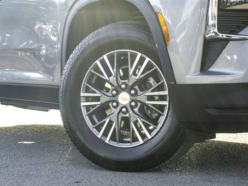 Used 2026 Chevrolet Traverse LT image 2