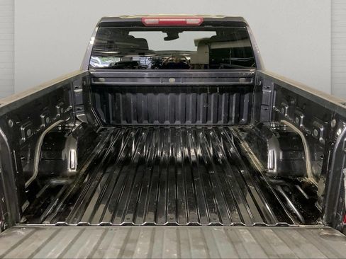 Used 2023 Chevrolet Silverado 1500 LT AWD/4WD image 4