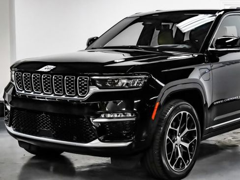 Used 2022 Jeep Grand Cherokee Summit AWD/4WD image 10