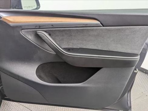 Used 2025 Tesla Model Y Long Range image 19