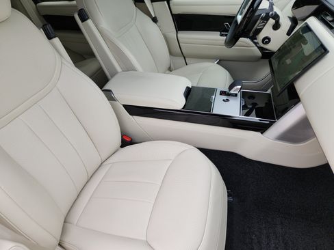 Used 2025 Land Rover Range Rover SE AWD/4WD image 9