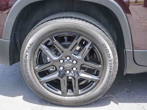 Used 2023 Chevrolet Traverse LT FWD image 8