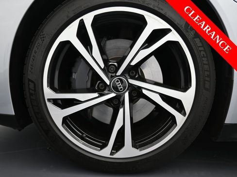 Used 2024 Audi e-tron GT Premium Plus image 34