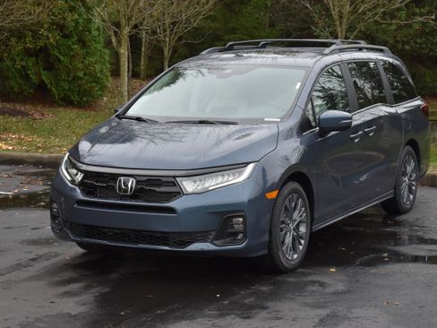 New 2026 Honda Odyssey Touring image 3
