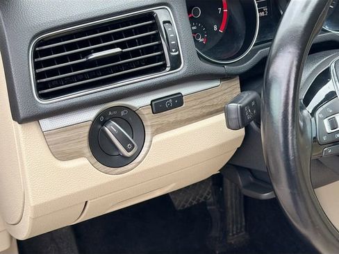 Used 2017 Volkswagen Passat 1.8T SE image 10