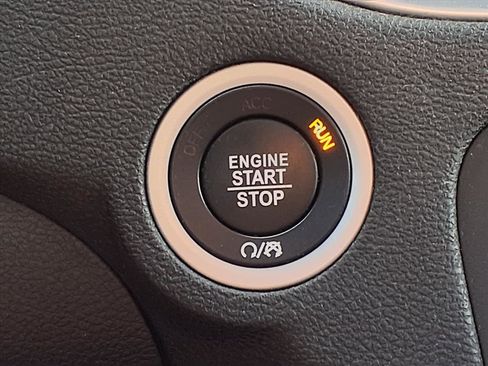 Used 2017 Dodge Charger SE image 14