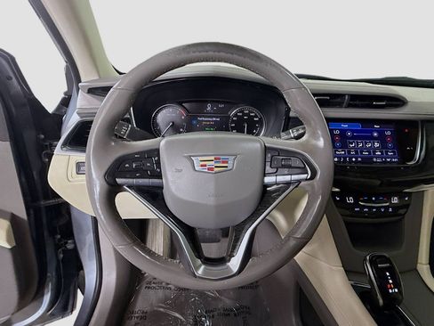 Used 2022 Cadillac XT6 Premium Luxury image 10