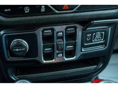 Used 2025 Jeep Wrangler Unlimited Sport AWD/4WD image 26
