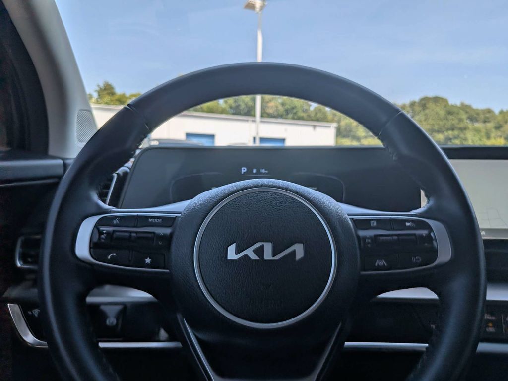 Used 2024 Kia Sportage EX FWD image 27