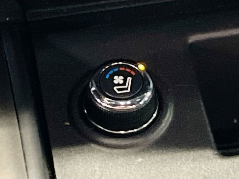 Used 2021 Nissan Titan Platinum Reserve w/ Moonroof Package image 21