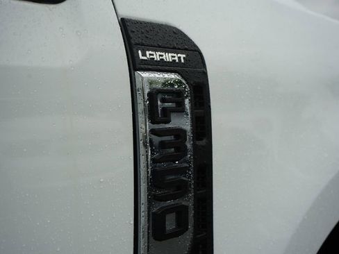 Used 2024 Ford F350 Lariat image 11