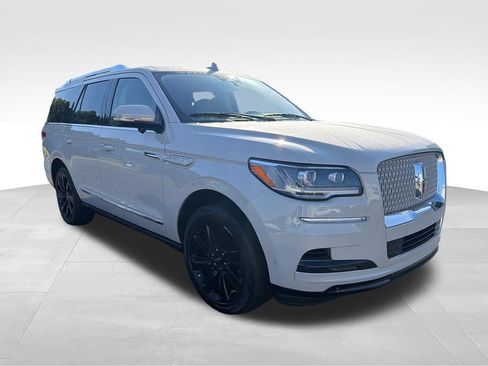 Used 2024 Lincoln Navigator Reserve AWD/4WD image 9