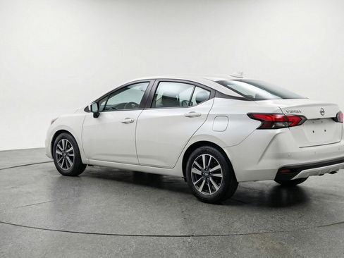 Used 2025 Nissan Versa SV image 6