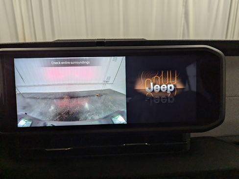 Used 2024 Jeep Gladiator Sport image 25