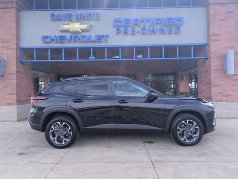 Used 2024 Chevrolet Trax LT w/ Driver Confidence Package FWD image 9