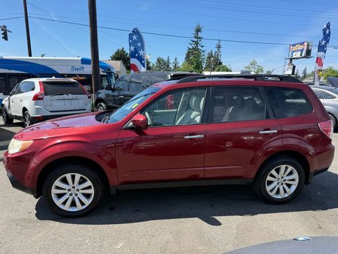 Used 2012 Subaru Forester 2.5X Premium w/ All-Weather Pkg AWD/4WD image 4