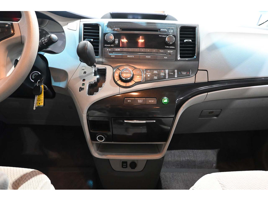 Used 2013 Toyota Sienna LE FWD image 23