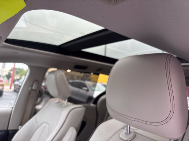 Used 2017 Chrysler Pacifica Limited w/ UConnect Theater Package FWD image 15
