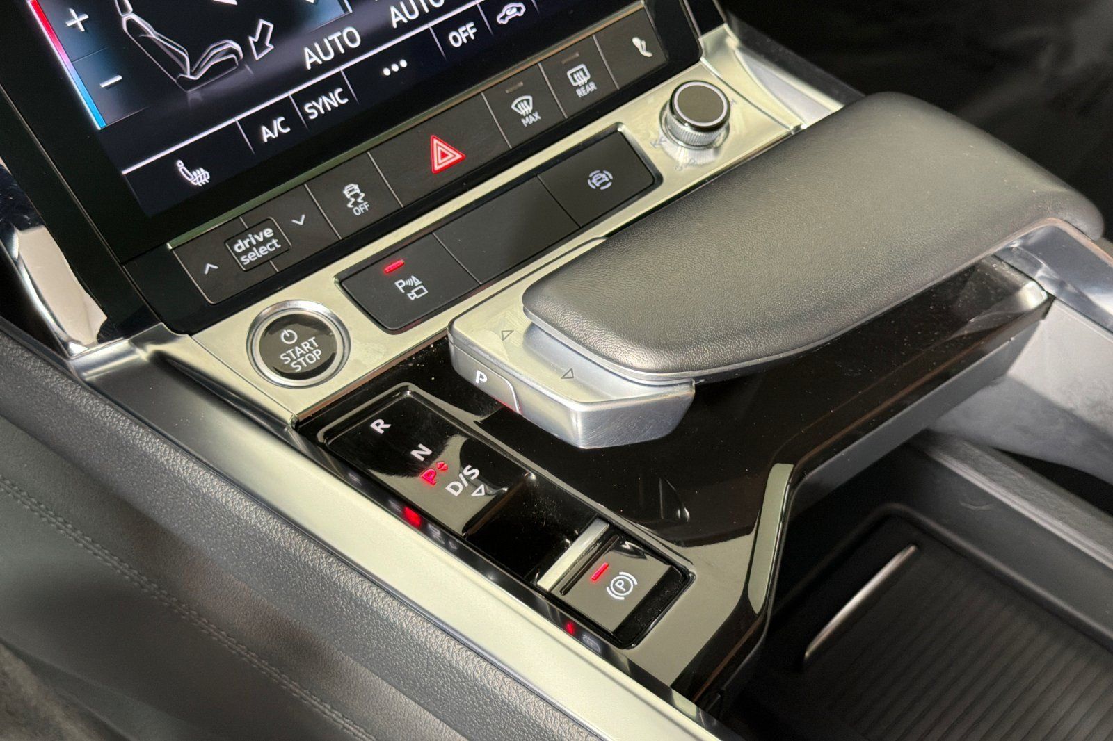 Used 2024 Audi Q8 e-tron Premium AWD/4WD image 21