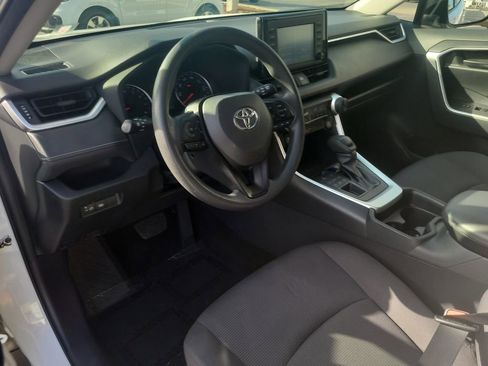 Used 2019 Toyota RAV4 LE image 18