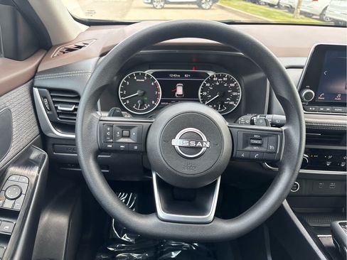 Used 2023 Nissan Rogue S AWD/4WD image 22