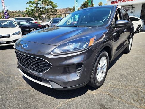 Used 2020 Ford Escape SE image 21