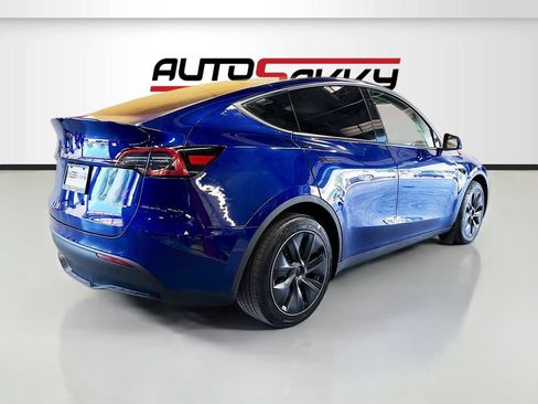 Used 2024 Tesla Model Y Long Range AWD/4WD image 7