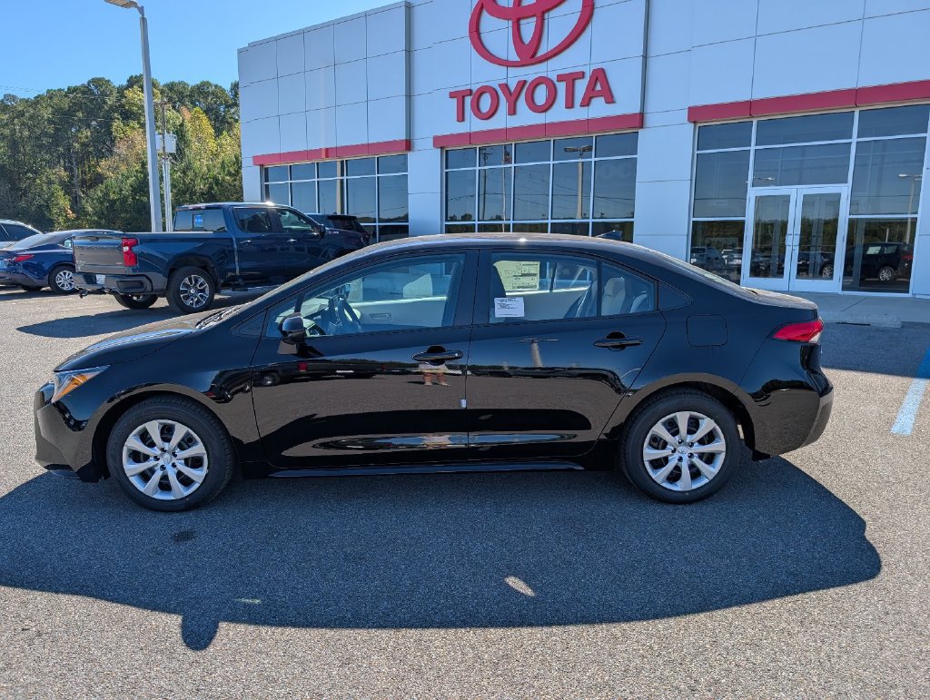 New 2027 Toyota Corolla LE FWD image 2