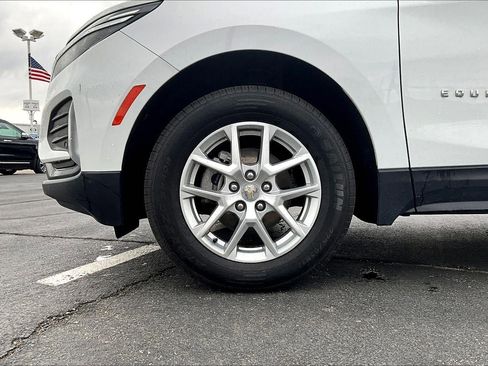 Used 2024 Chevrolet Equinox LT AWD/4WD image 2