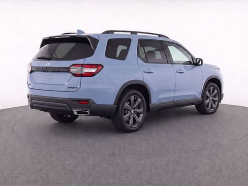 Used 2025 Honda Pilot Sport image 4