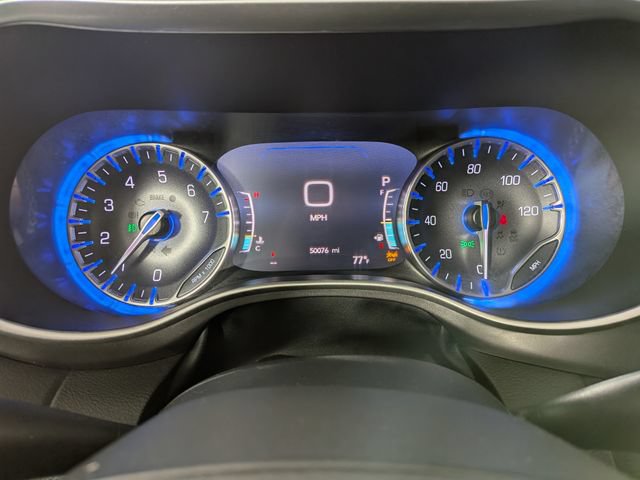 Used 2024 Chrysler Pacifica Touring-L FWD image 5