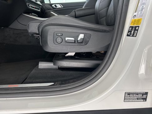 Used 2024 BMW X5 xDrive40i w/ Premium Package image 12