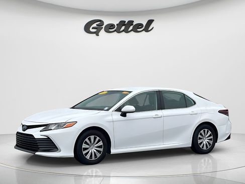 Used 2022 Toyota Camry LE FWD image 1