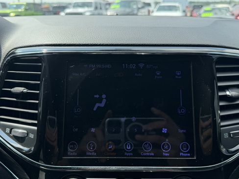 Used 2019 Jeep Grand Cherokee Limited AWD/4WD image 17